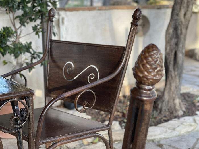 Salon de jardin en fer forgé sur mesure fabrication française en occitanie dans le département de l'Hérault